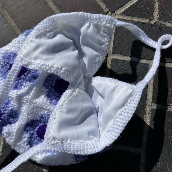 Hand Crocheted Lined Purple Flower White Tote Bag! - Picture 7 of 13
